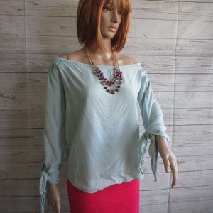 NWT - D & Kade off-shoulder top - sz PM - $44.